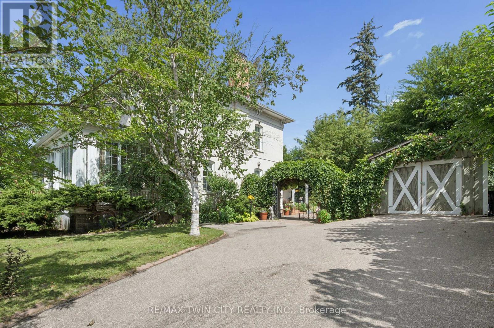 66 Park Hill Road E, Cambridge, Ontario  N1R 1P7 - Photo 2 - X13751386