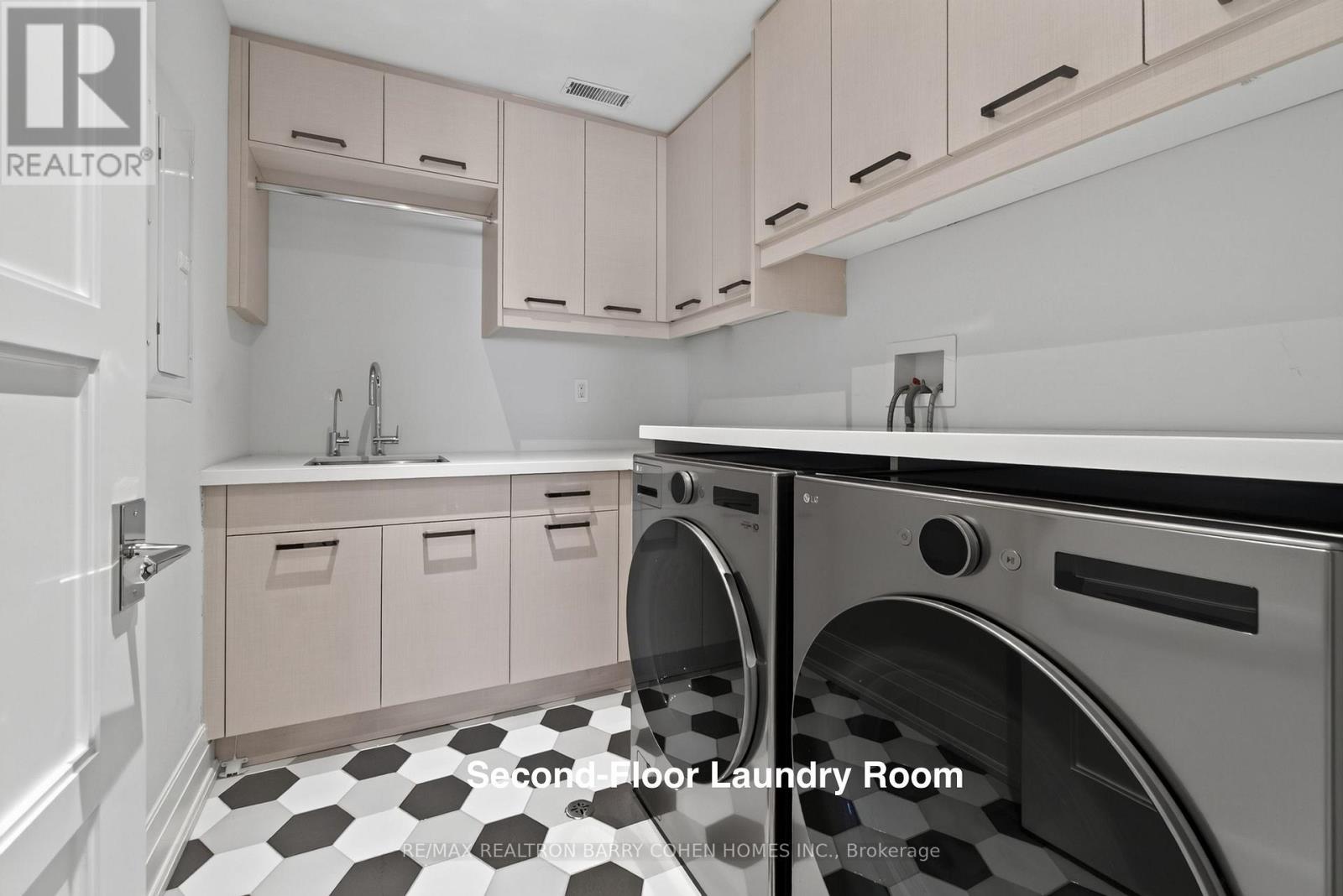 154 Yonge Boulevard, Toronto, Ontario  M5M 3H4 - Photo 35 - C13722918