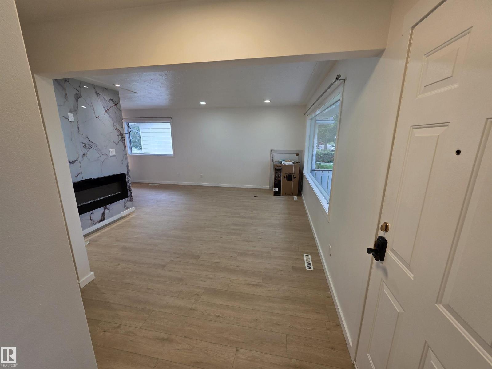 4021 117 Ave Av NW NW, Edmonton, Alberta  T5W 0Y1 - Photo 2 - E4507478