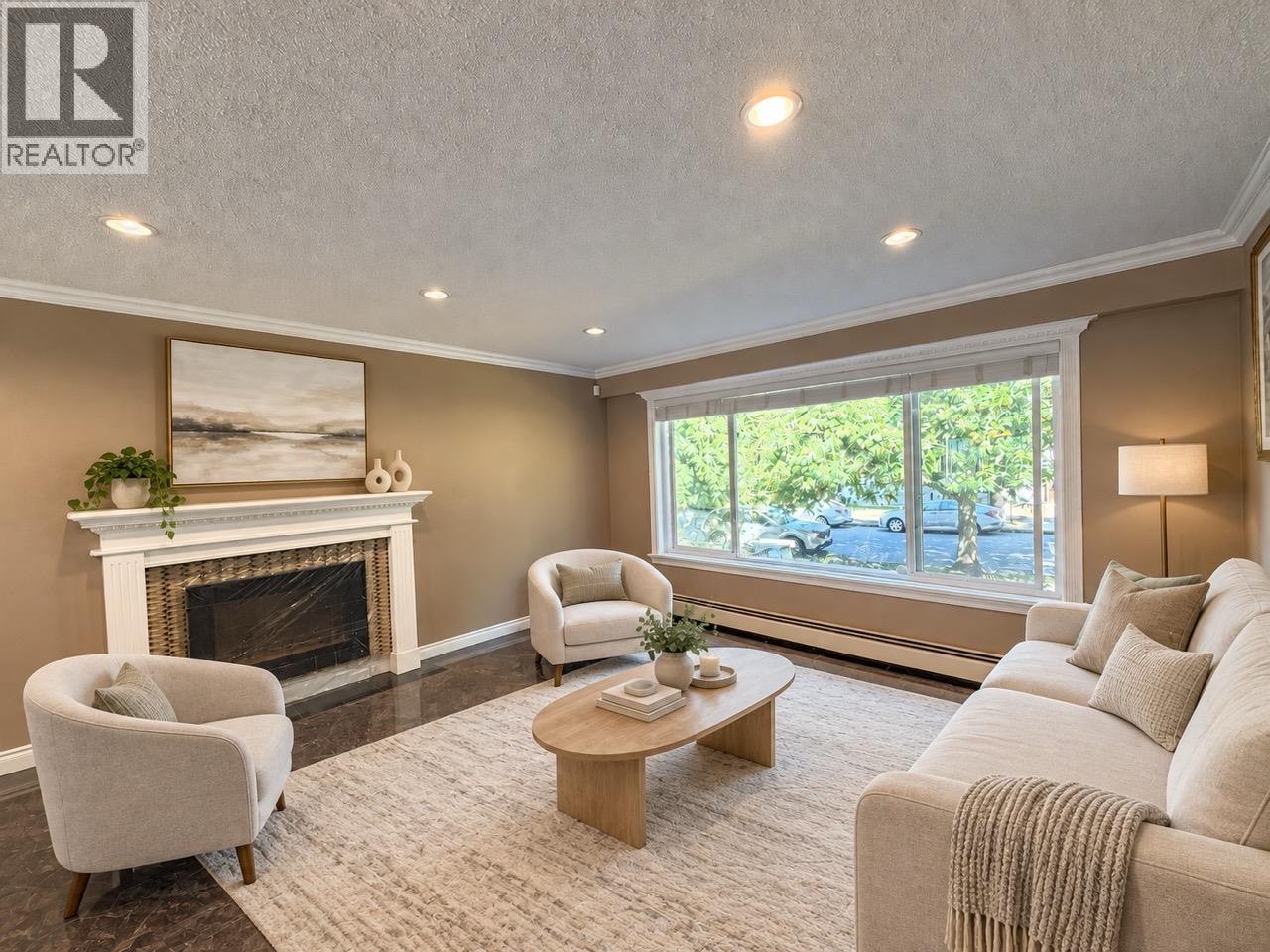 5885 LINCOLN STREET, vancouver, British Columbia