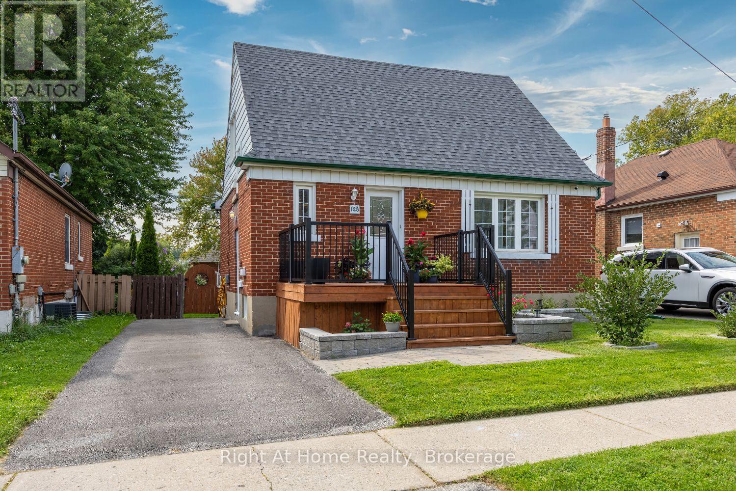 128 Lasalle Avenue, Oshawa, Ontario  L1H 5Y5 - Photo 1 - E13751554