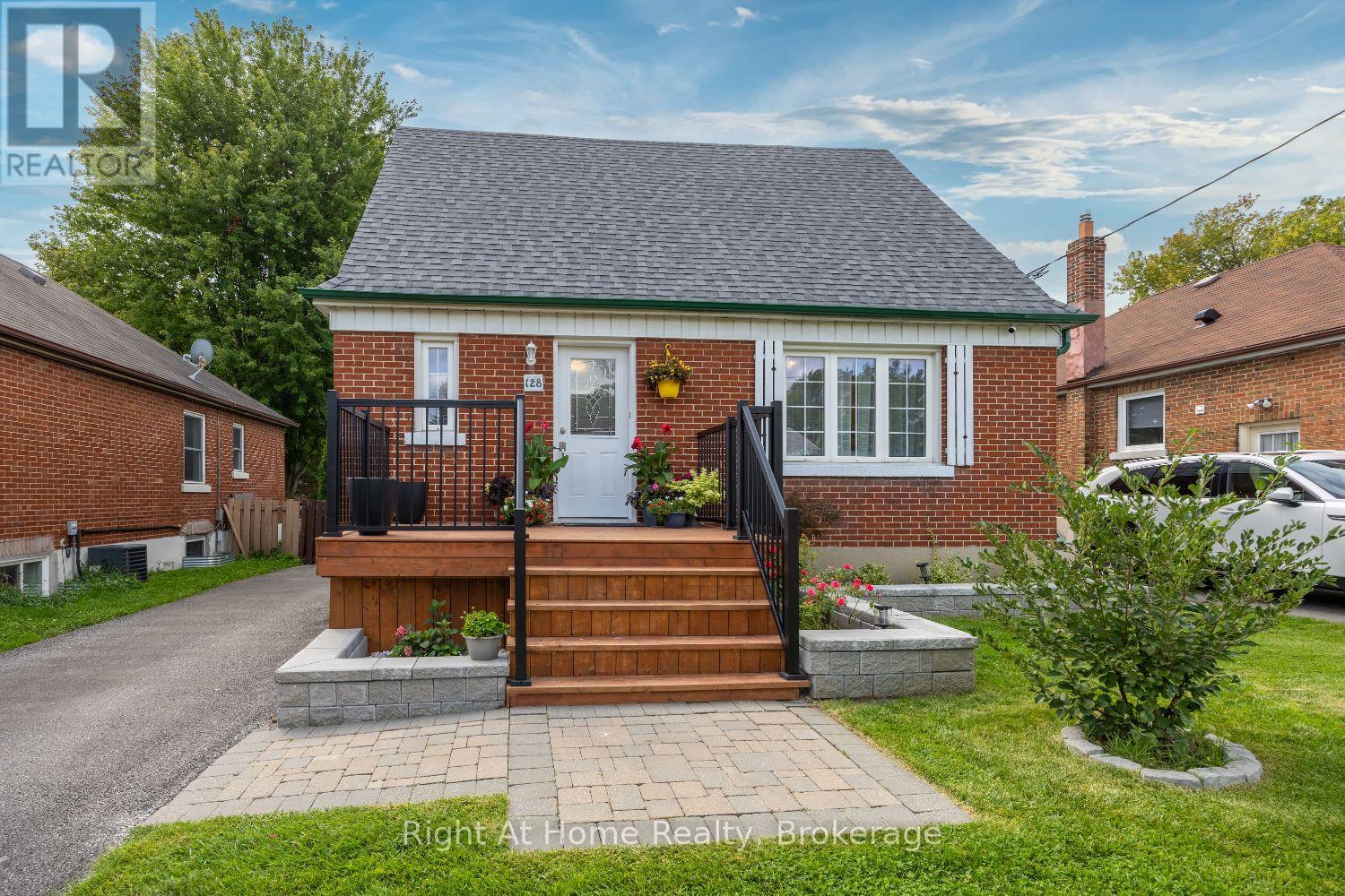 128 Lasalle Avenue, Oshawa, Ontario  L1H 5Y5 - Photo 2 - E13751554