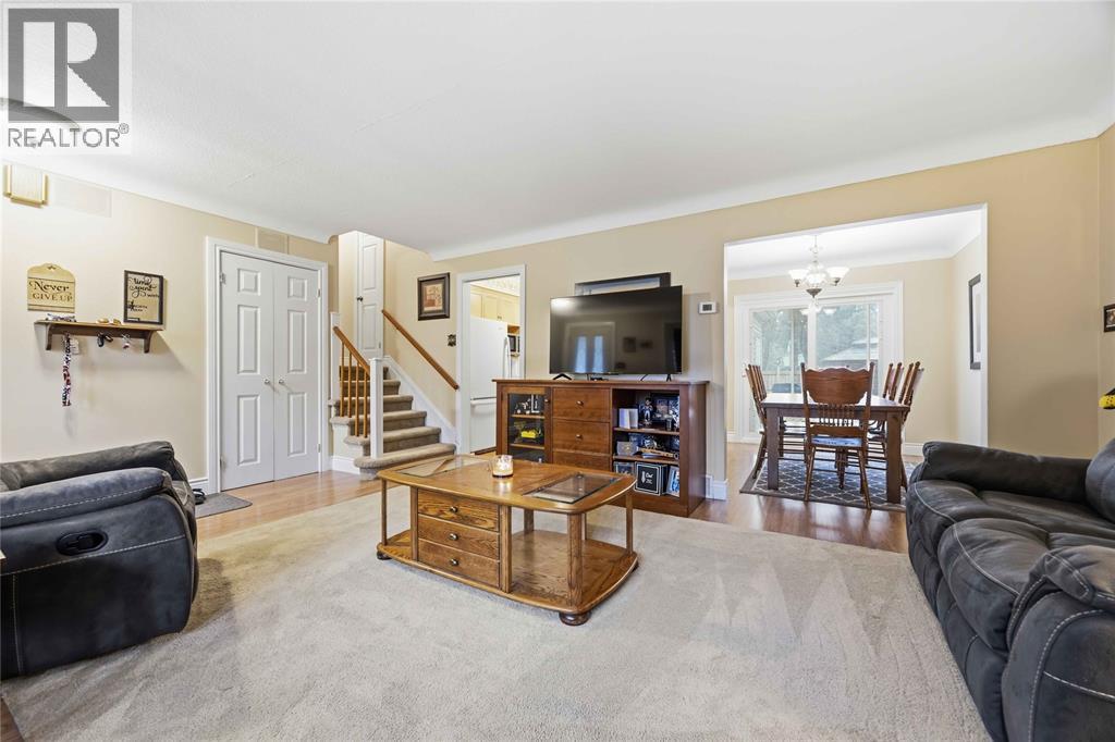 1293 SEVERIN DRIVE South Sarnia Ontario Canada N7S2B9 4