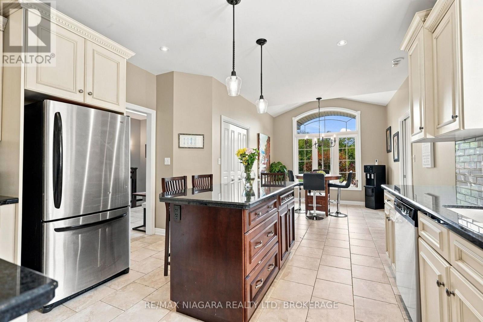 1025 Pelham Road, St. Catharines, Ontario  L2S 4E4 - Photo 11 - X13751412