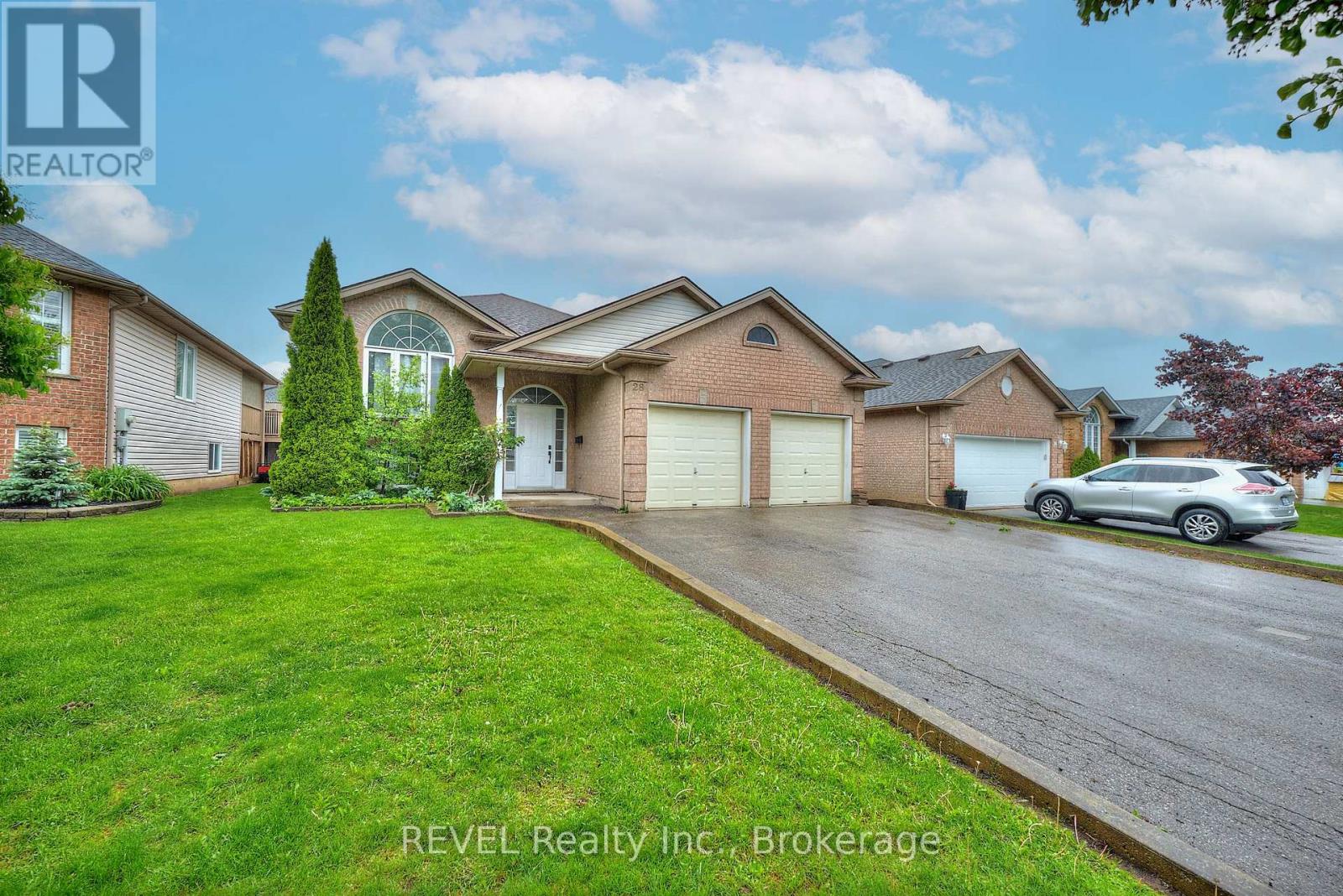 28 Quaker Road, Welland, Ontario  L3C 7K7 - Photo 2 - X13751428