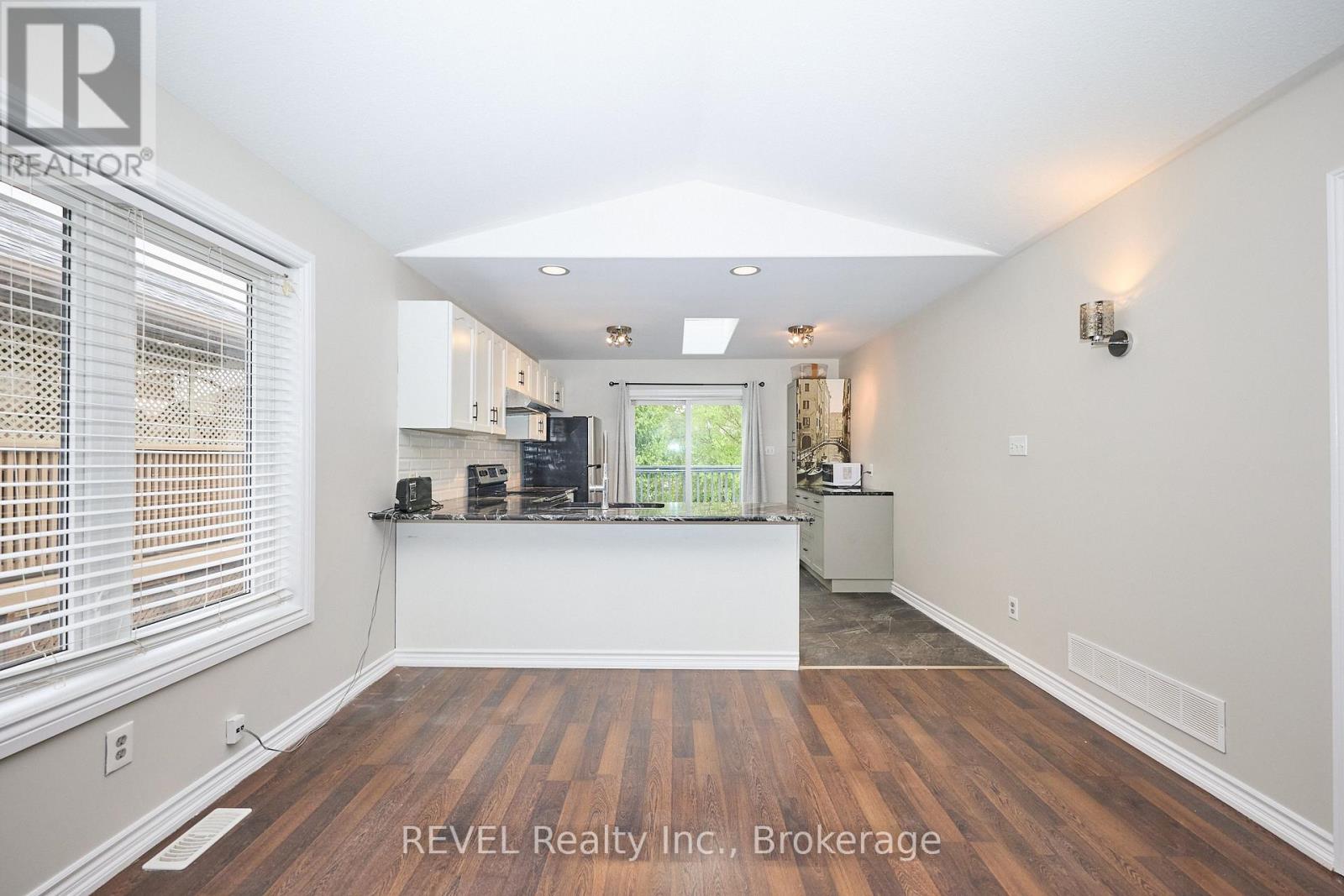 28 Quaker Road, Welland, Ontario  L3C 7K7 - Photo 8 - X13751428