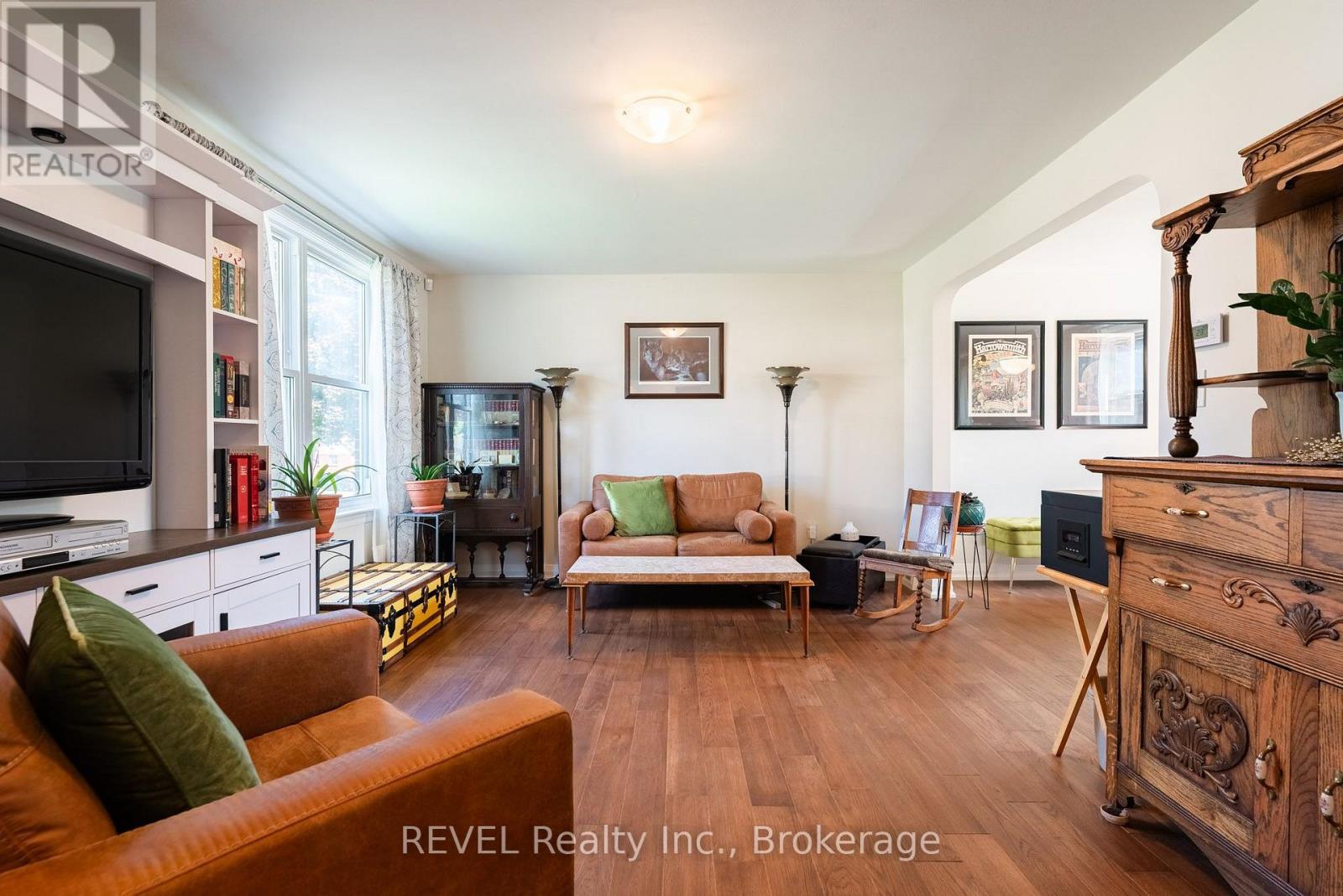 5682 Hanan Avenue, Niagara Falls, Ontario  L2G 4E6 - Photo 4 - X13751474