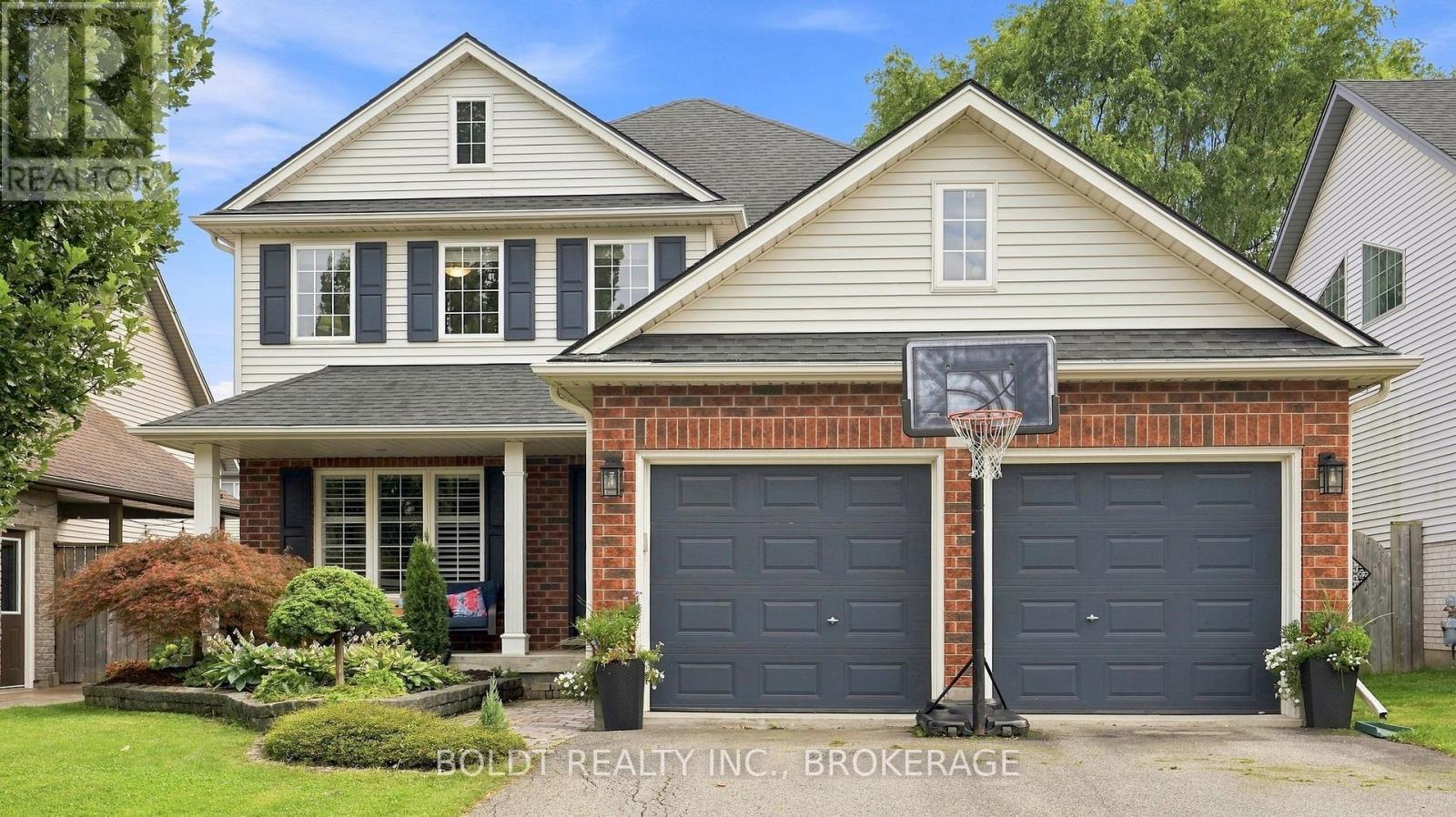 4 Arlene Street, St. Catharines, Ontario  L2S 4C9 - Photo 2 - X13751550