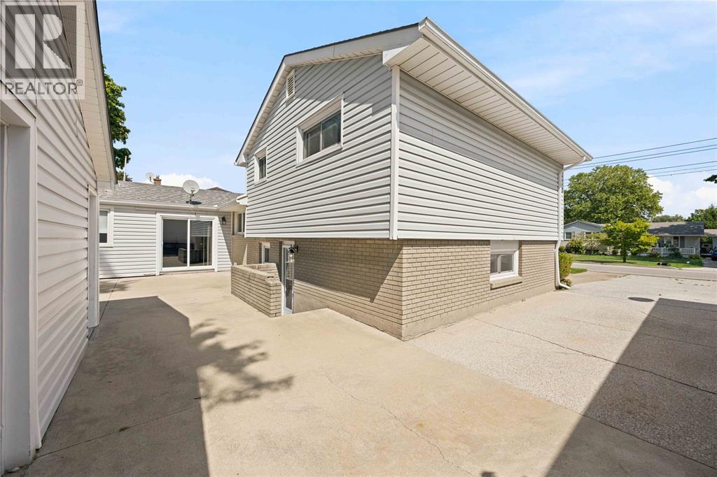 1211 Giffel Road, Sarnia, Ontario N7S 3K3 - Photo 40 - 26021545