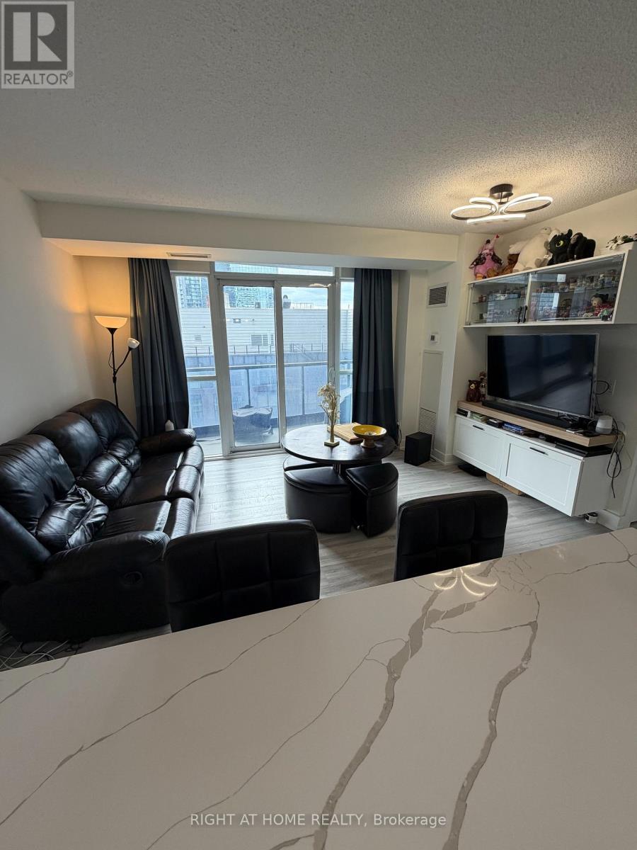 2001 - 21 Carlton Street, Toronto, Ontario  M5B 1L3 - Photo 2 - C13751420