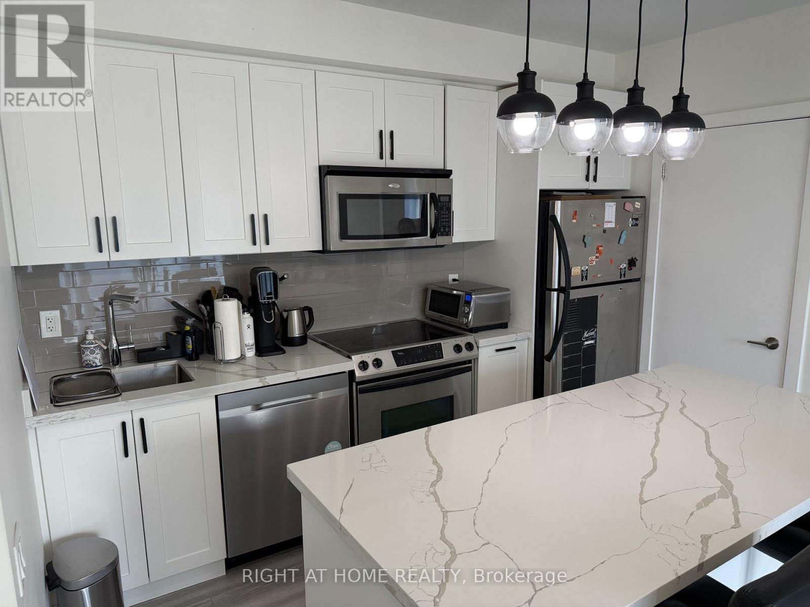 2001 - 21 Carlton Street, Toronto, Ontario  M5B 1L3 - Photo 4 - C13751420