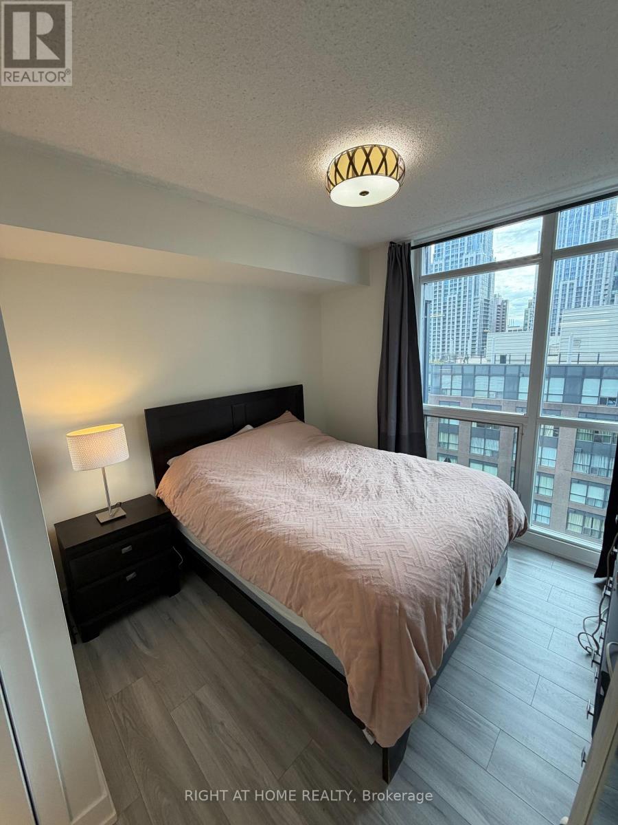 2001 - 21 Carlton Street, Toronto, Ontario  M5B 1L3 - Photo 5 - C13751420