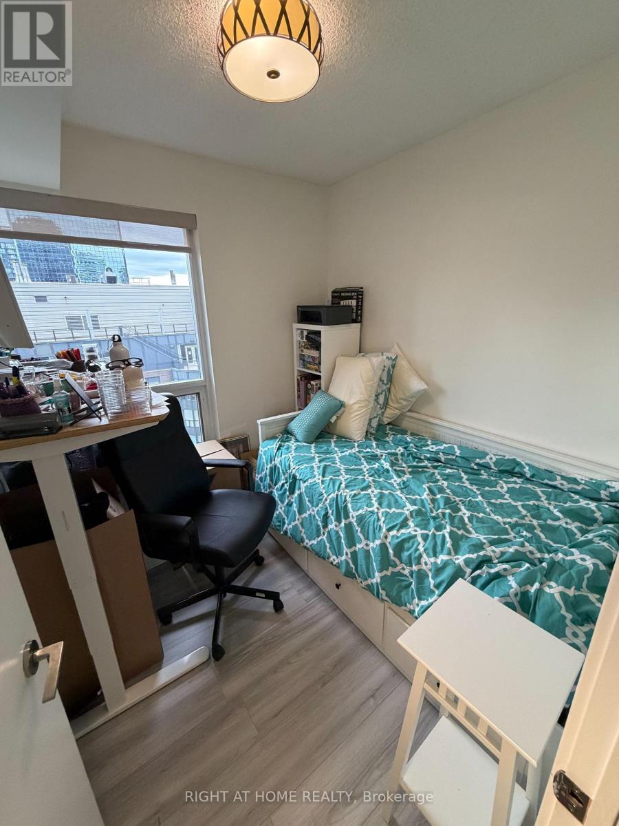 2001 - 21 Carlton Street, Toronto, Ontario  M5B 1L3 - Photo 8 - C13751420