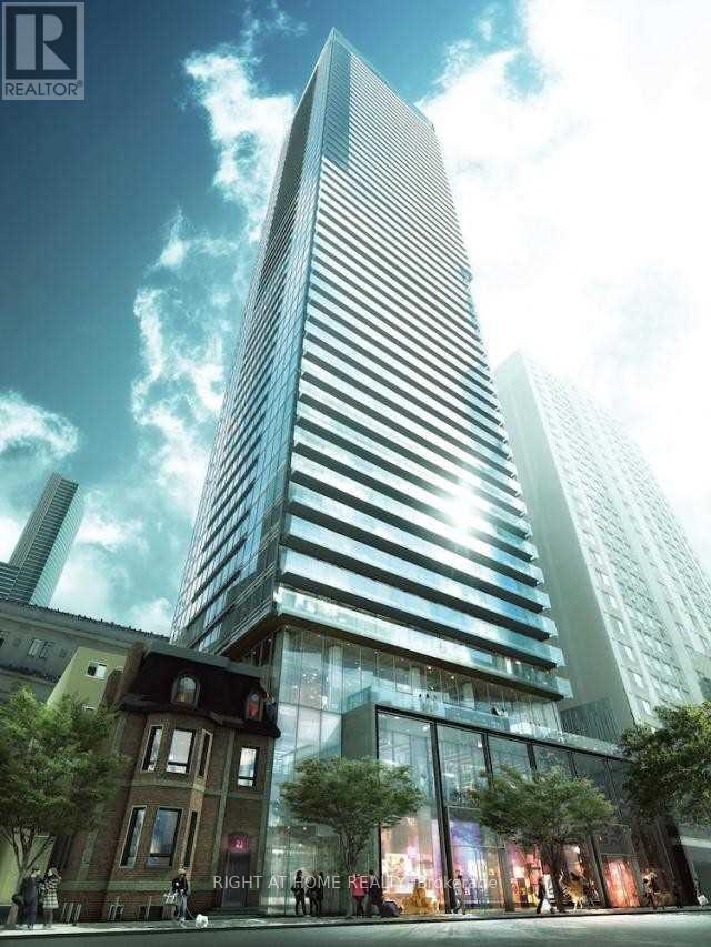 2004 - 15 GRENVILLE STREET, Toronto, Ontario