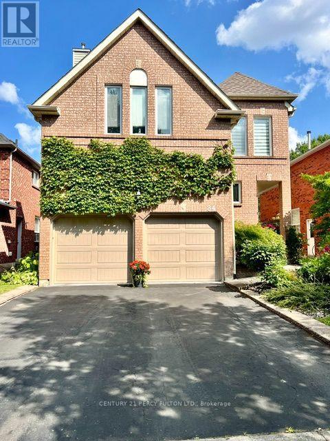 84 LORAVIEW LANE, Aurora, Ontario