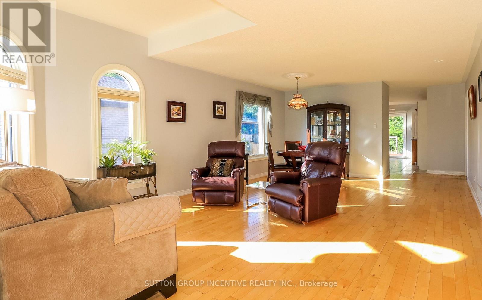28 Brookfield Crescent, Barrie, Ontario  L4N 9R6 - Photo 4 - S13751580