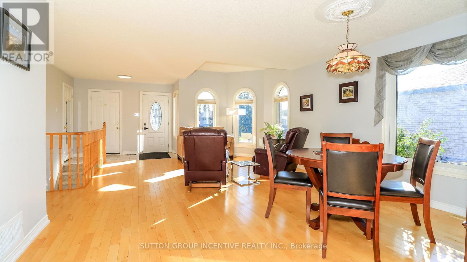 28 Brookfield Crescent, Barrie, Ontario  L4N 9R6 - Photo 5 - S13751580