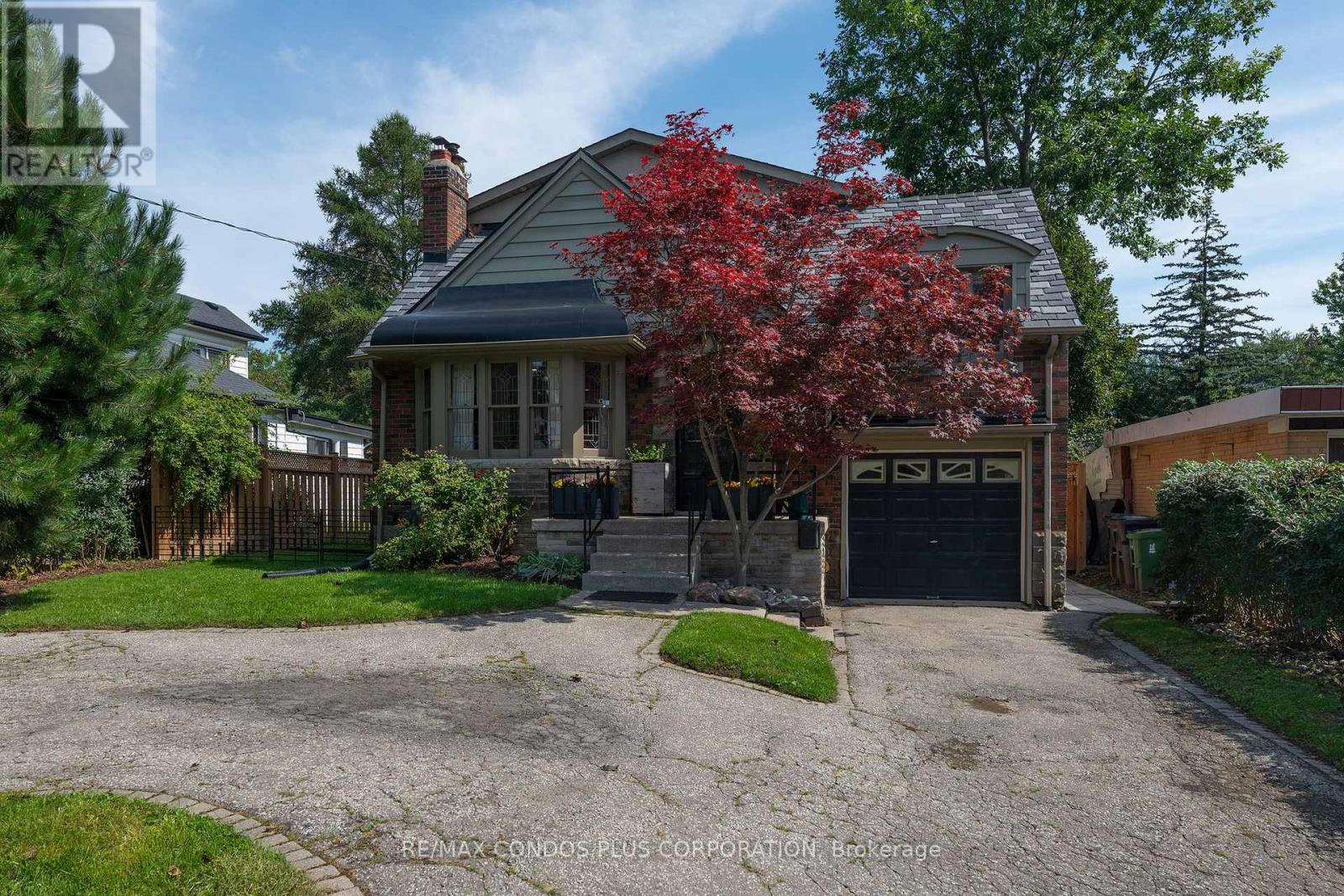 11 Elton Crescent, Toronto, Ontario  M8W 2X9 - Photo 2 - W13751458