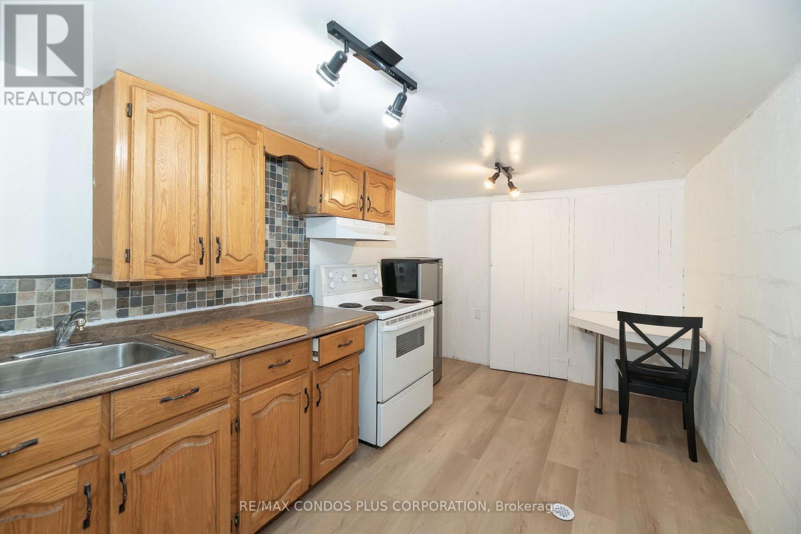 11 Elton Crescent, Toronto, Ontario  M8W 2X9 - Photo 22 - W13751458
