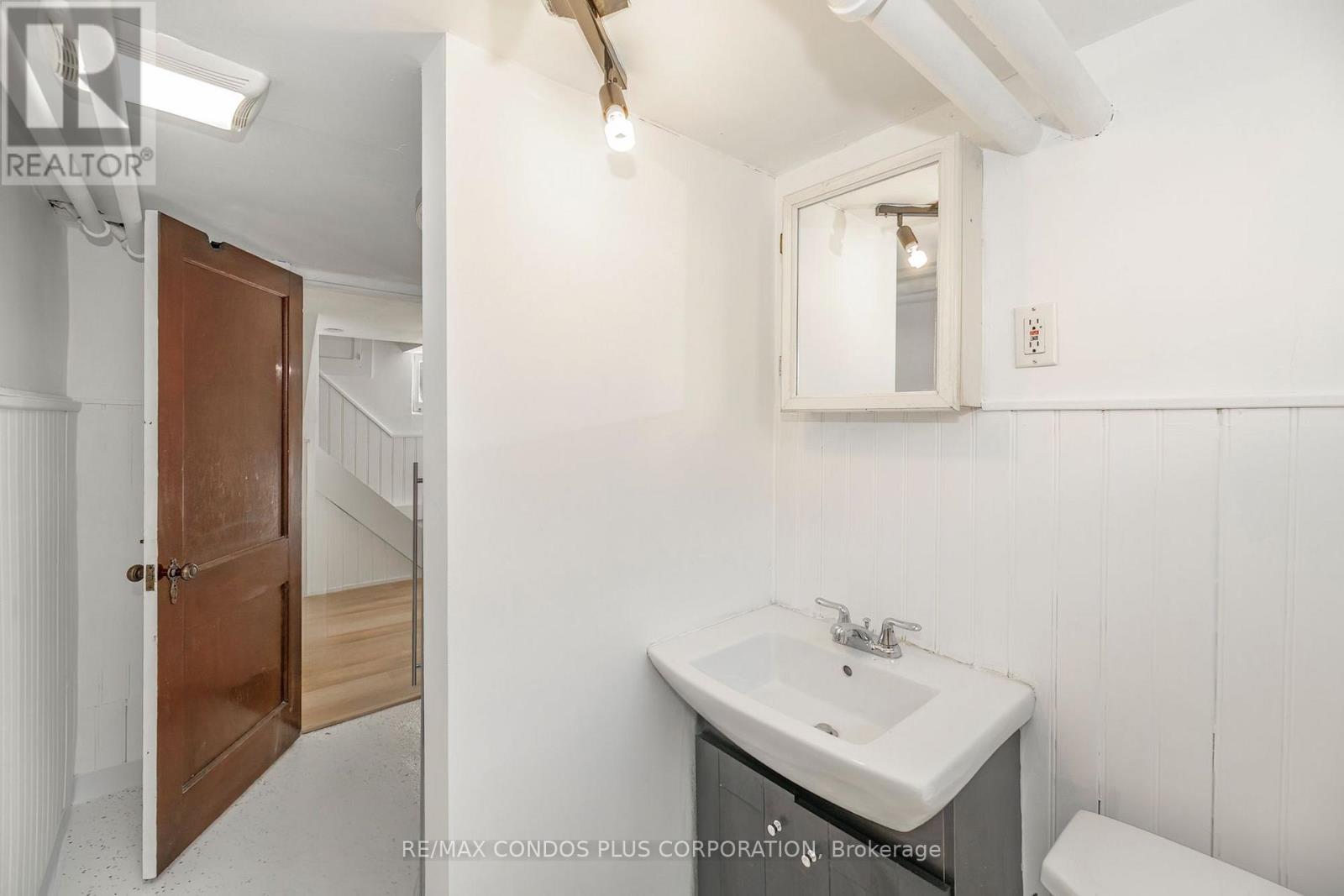 11 Elton Crescent, Toronto, Ontario  M8W 2X9 - Photo 23 - W13751458