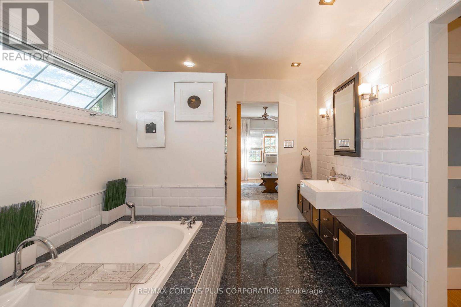 11 Elton Crescent, Toronto, Ontario  M8W 2X9 - Photo 30 - W13751458