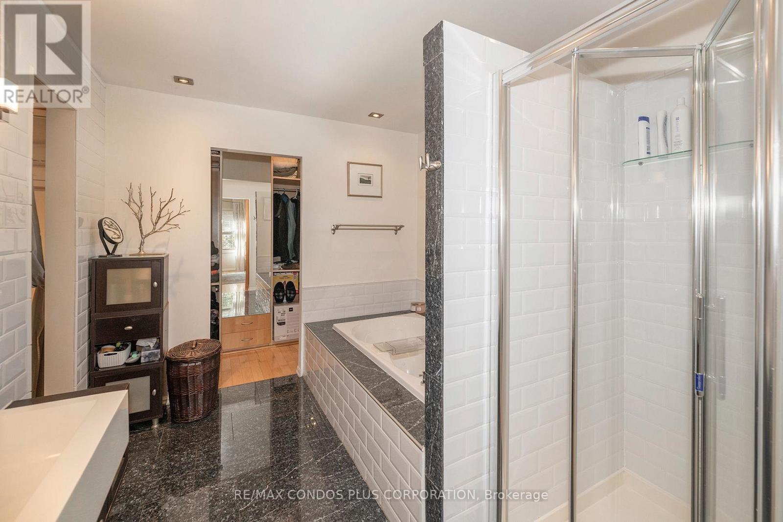11 Elton Crescent, Toronto, Ontario  M8W 2X9 - Photo 31 - W13751458