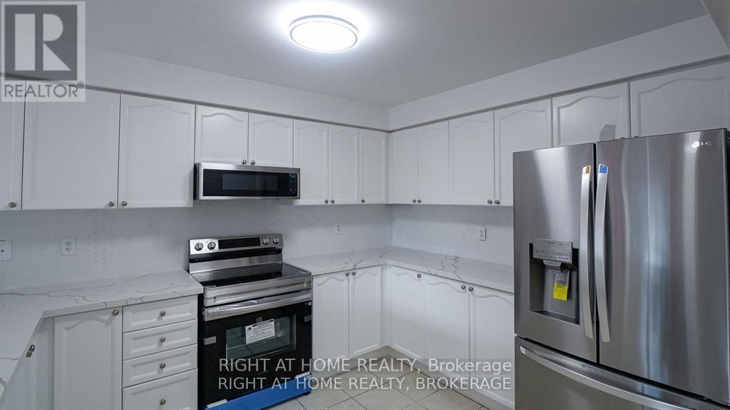 3956 Stardust Drive, Mississauga, Ontario  L5M 8A6 - Photo 12 - W13751538