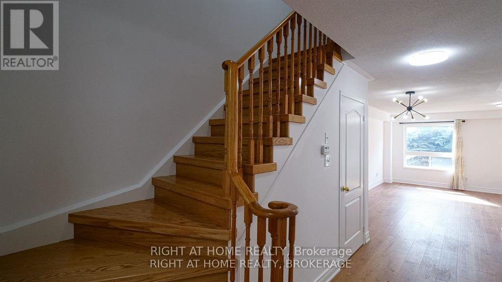3956 Stardust Drive, Mississauga, Ontario  L5M 8A6 - Photo 7 - W13751538