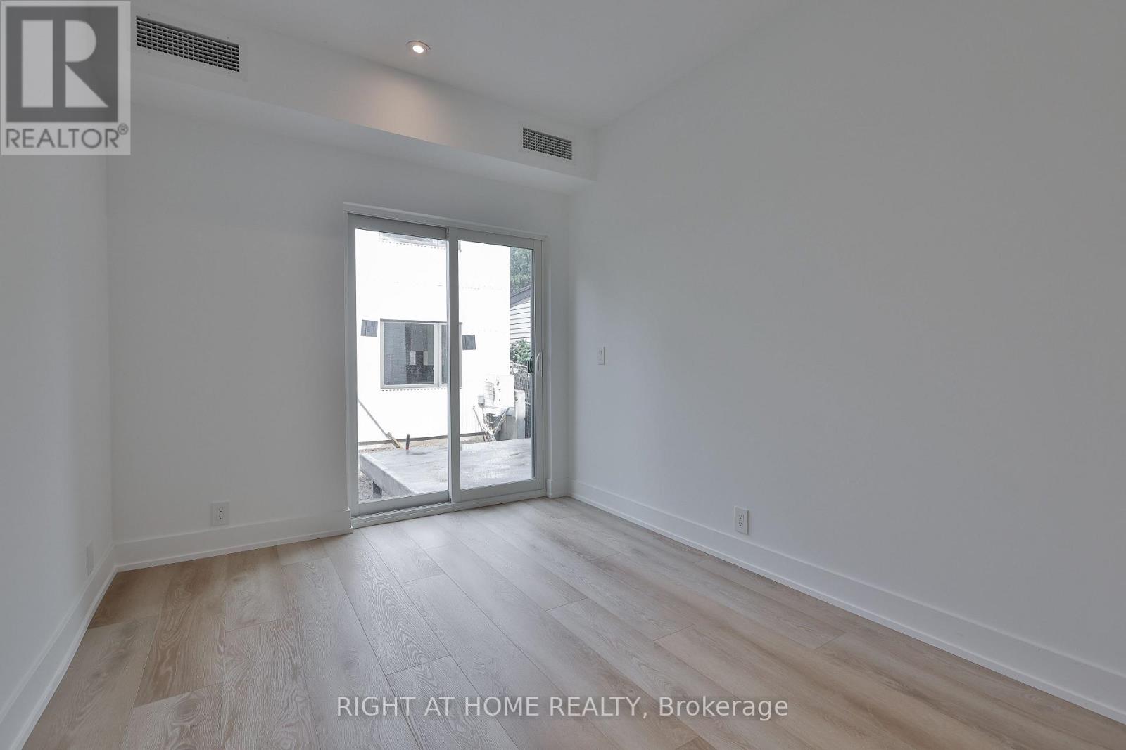 1-Main Floor - 266 Indian Grove, Toronto, Ontario  M6P 2H5 - Photo 10 - W13751582