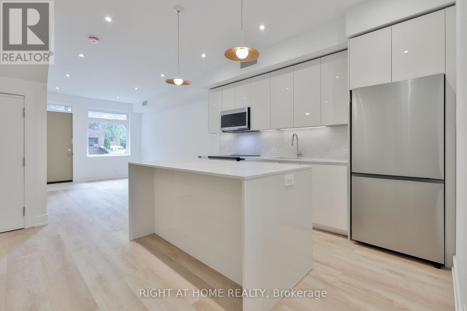 1-Main Floor - 266 Indian Grove, Toronto, Ontario  M6P 2H5 - Photo 3 - W13751582