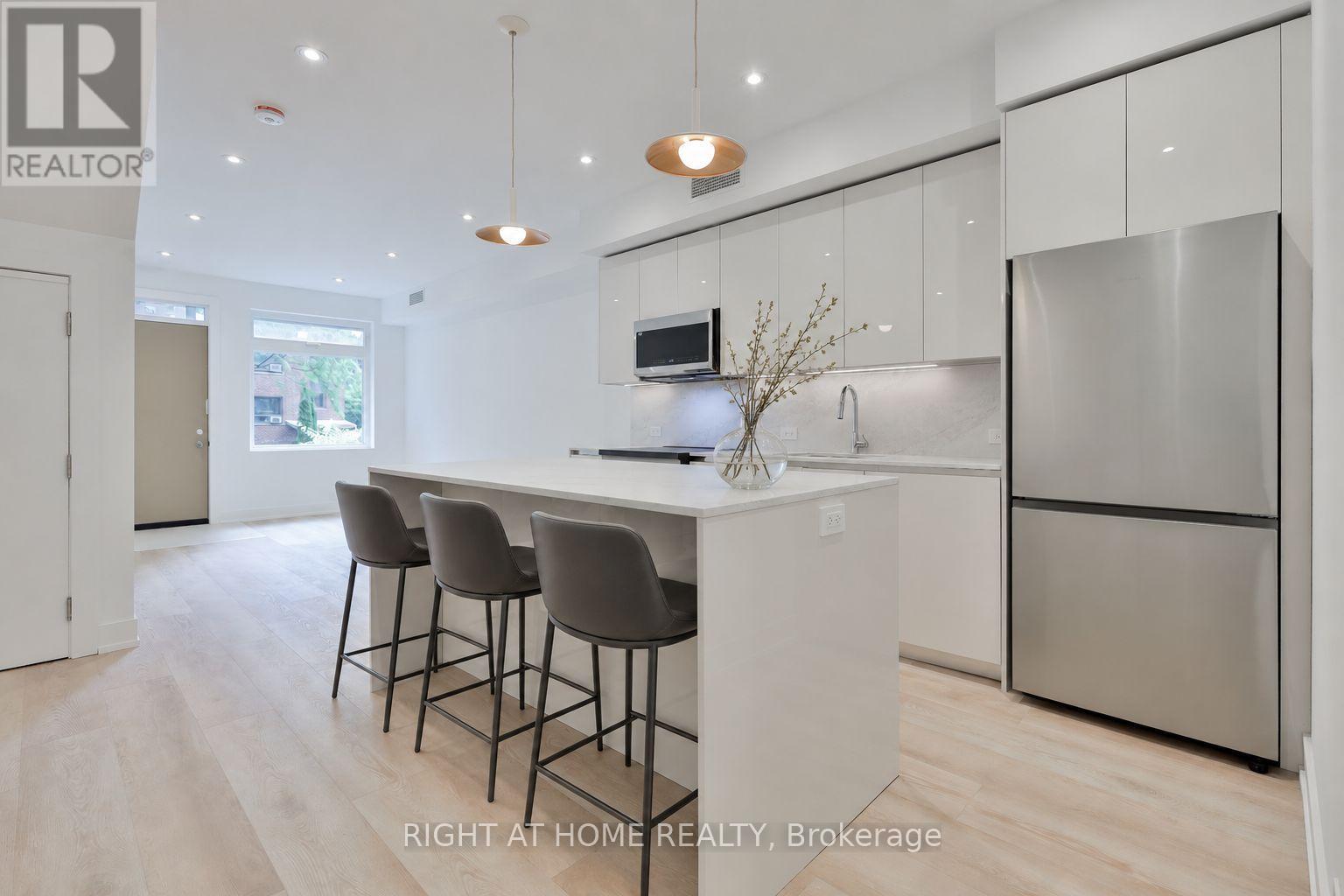 1-Main Floor - 266 Indian Grove, Toronto, Ontario  M6P 2H5 - Photo 4 - W13751582