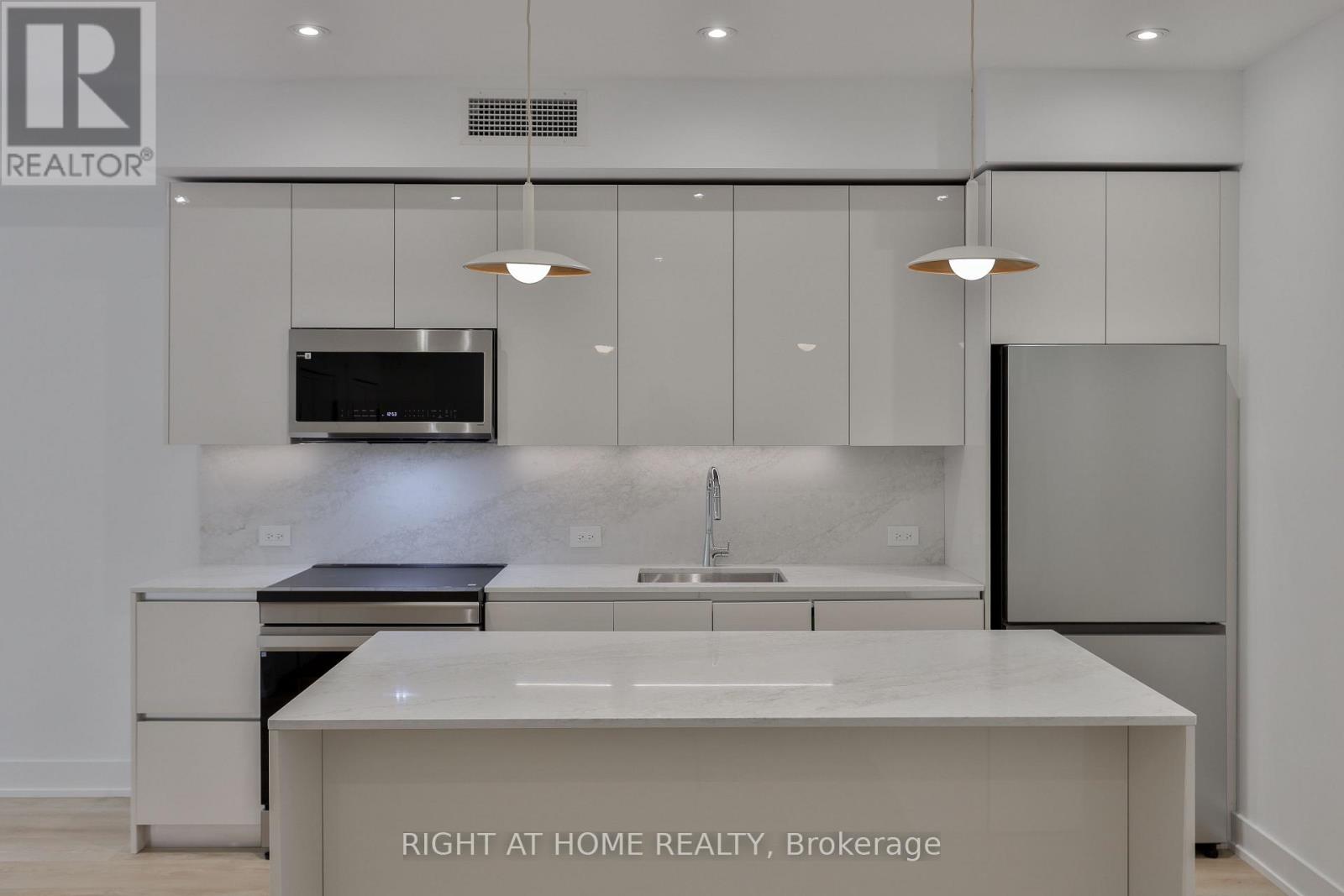 1-Main Floor - 266 Indian Grove, Toronto, Ontario  M6P 2H5 - Photo 5 - W13751582