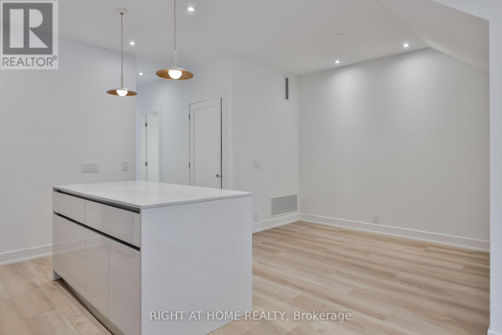1-Main Floor - 266 Indian Grove, Toronto, Ontario  M6P 2H5 - Photo 6 - W13751582