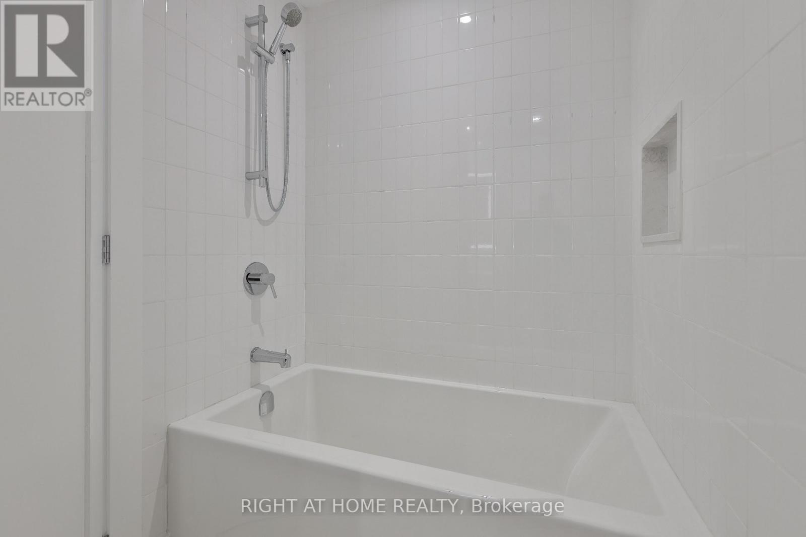 1-Main Floor - 266 Indian Grove, Toronto, Ontario  M6P 2H5 - Photo 9 - W13751582