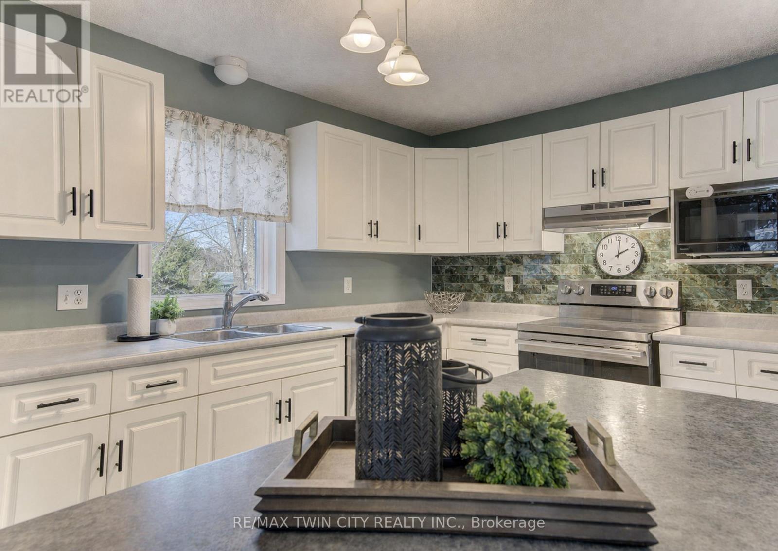 95 York Street E, Centre Wellington, Ontario  N0B 1S0 - Photo 11 - X13751406