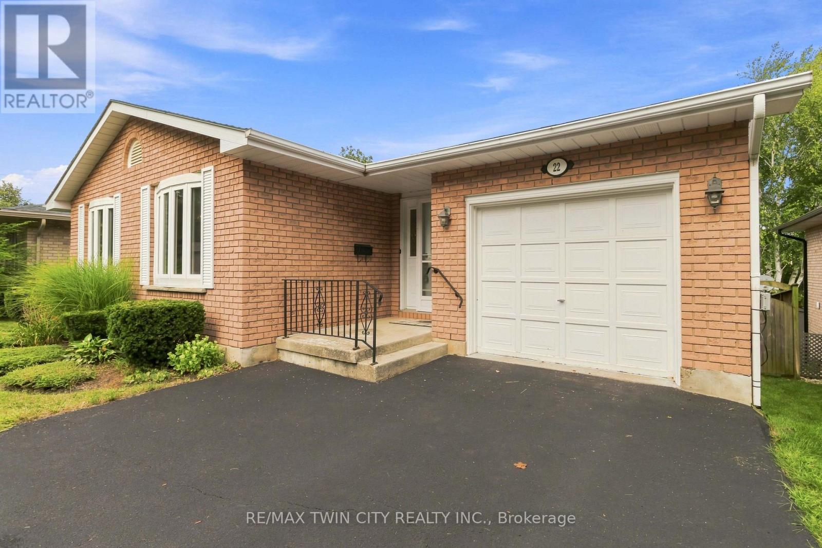 22 Allensgate Drive, Brantford, Ontario N3V 1C8 - Photo 3 - X13751440