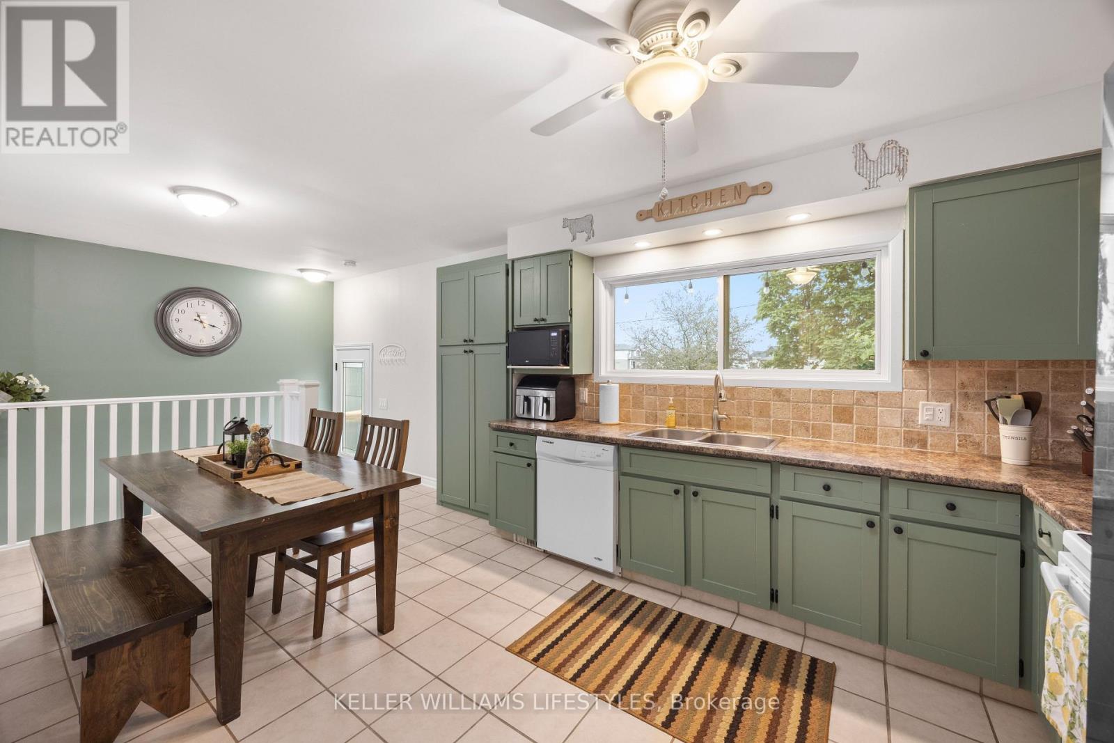 188 Queen Street, North Middlesex, Ontario  N0M 1A0 - Photo 10 - X13751710