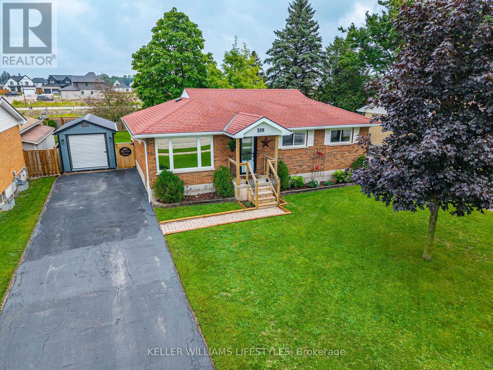 188 Queen Street, North Middlesex, Ontario  N0M 1A0 - Photo 2 - X13751710