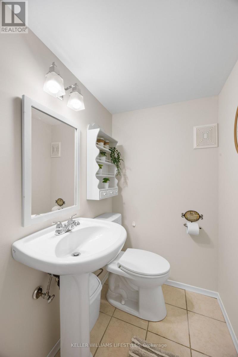 188 Queen Street, North Middlesex, Ontario  N0M 1A0 - Photo 27 - X13751710