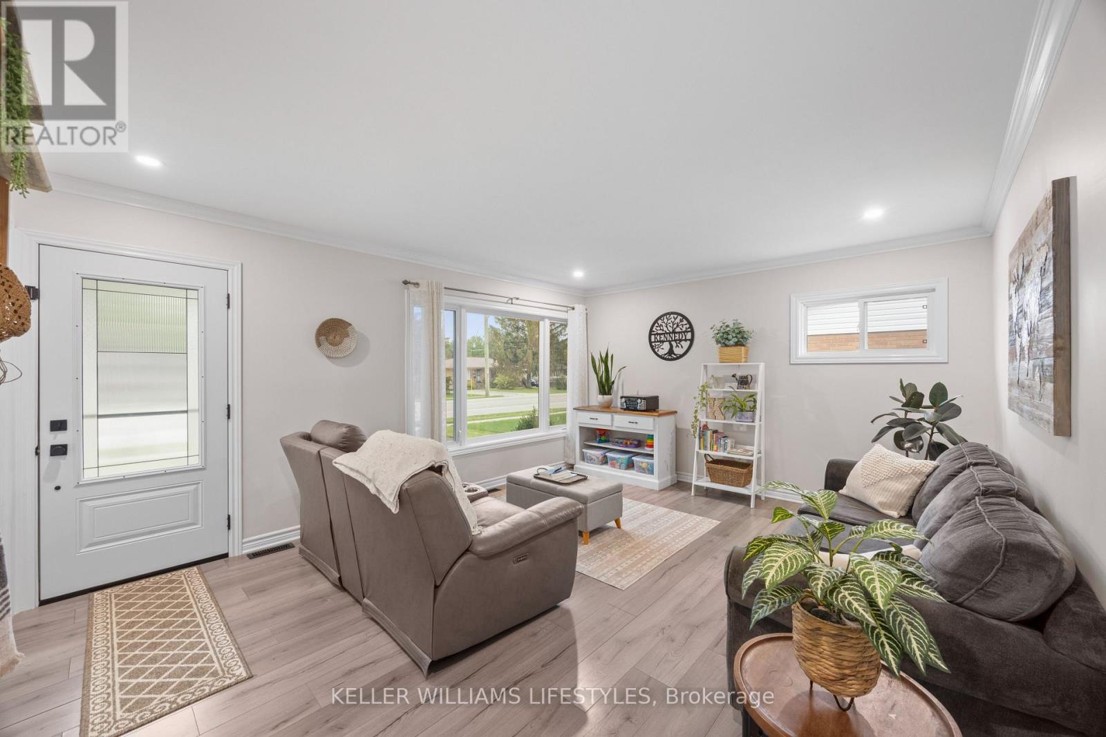 188 Queen Street, North Middlesex, Ontario  N0M 1A0 - Photo 6 - X13751710