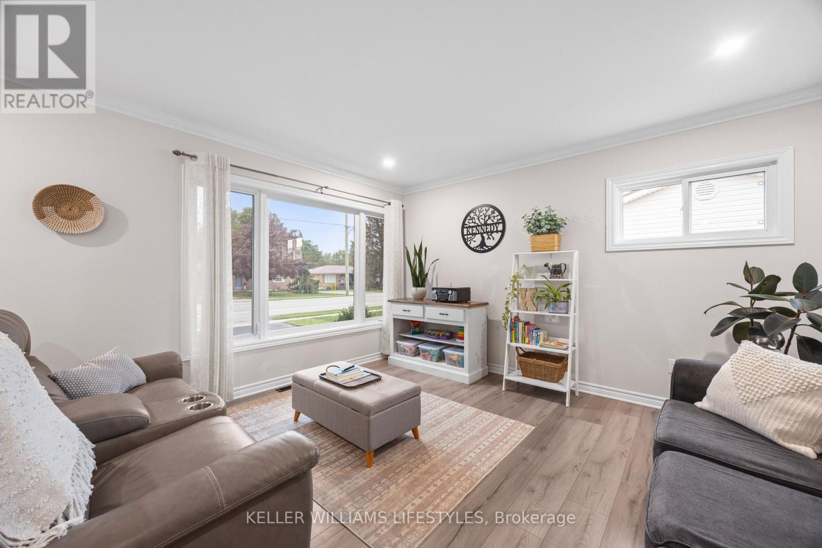 188 Queen Street, North Middlesex, Ontario  N0M 1A0 - Photo 7 - X13751710