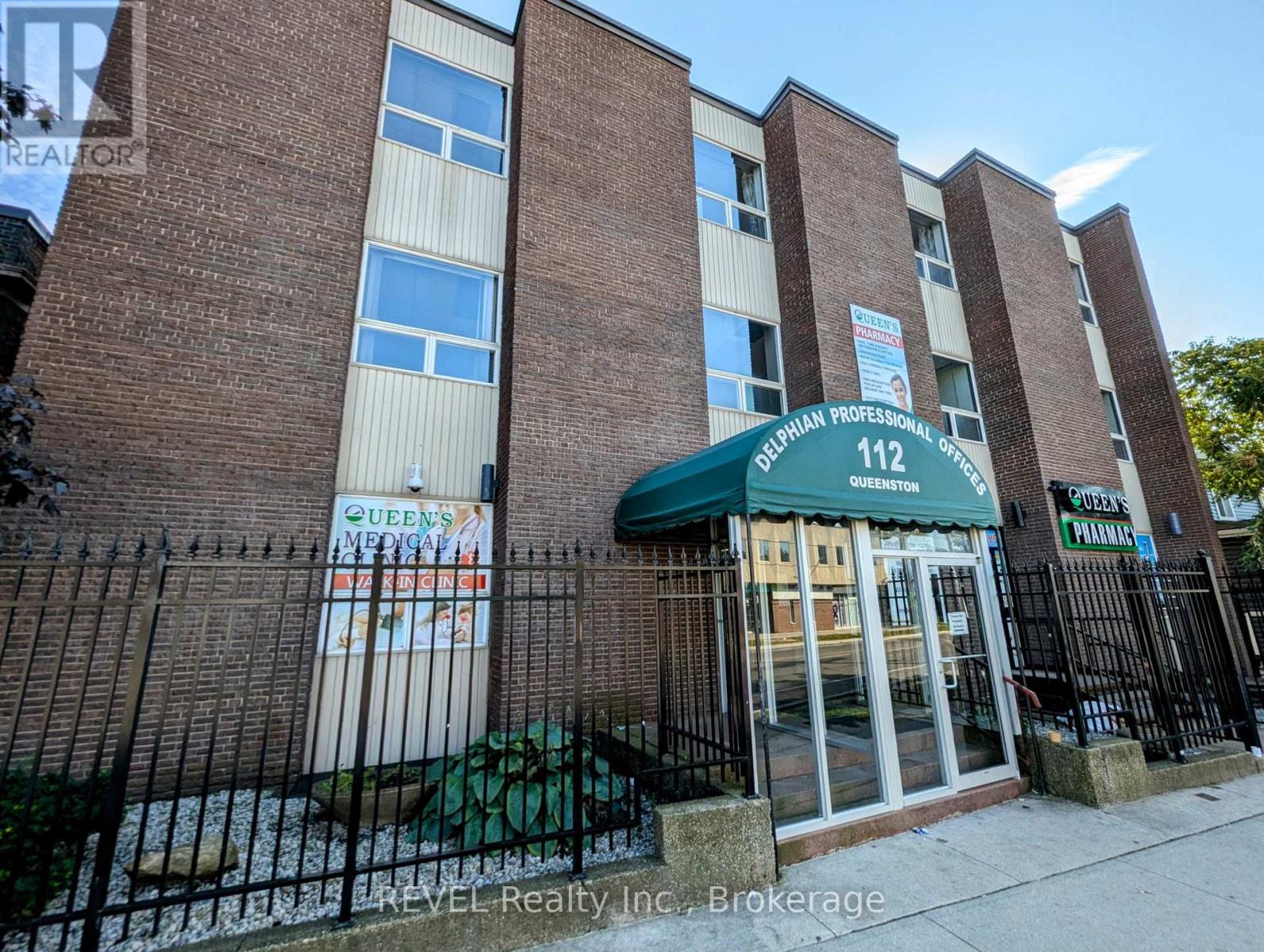 201 - 112 Queenston Street, St. Catharines, Ontario  L2R 2Z4 - Photo 2 - X13751674