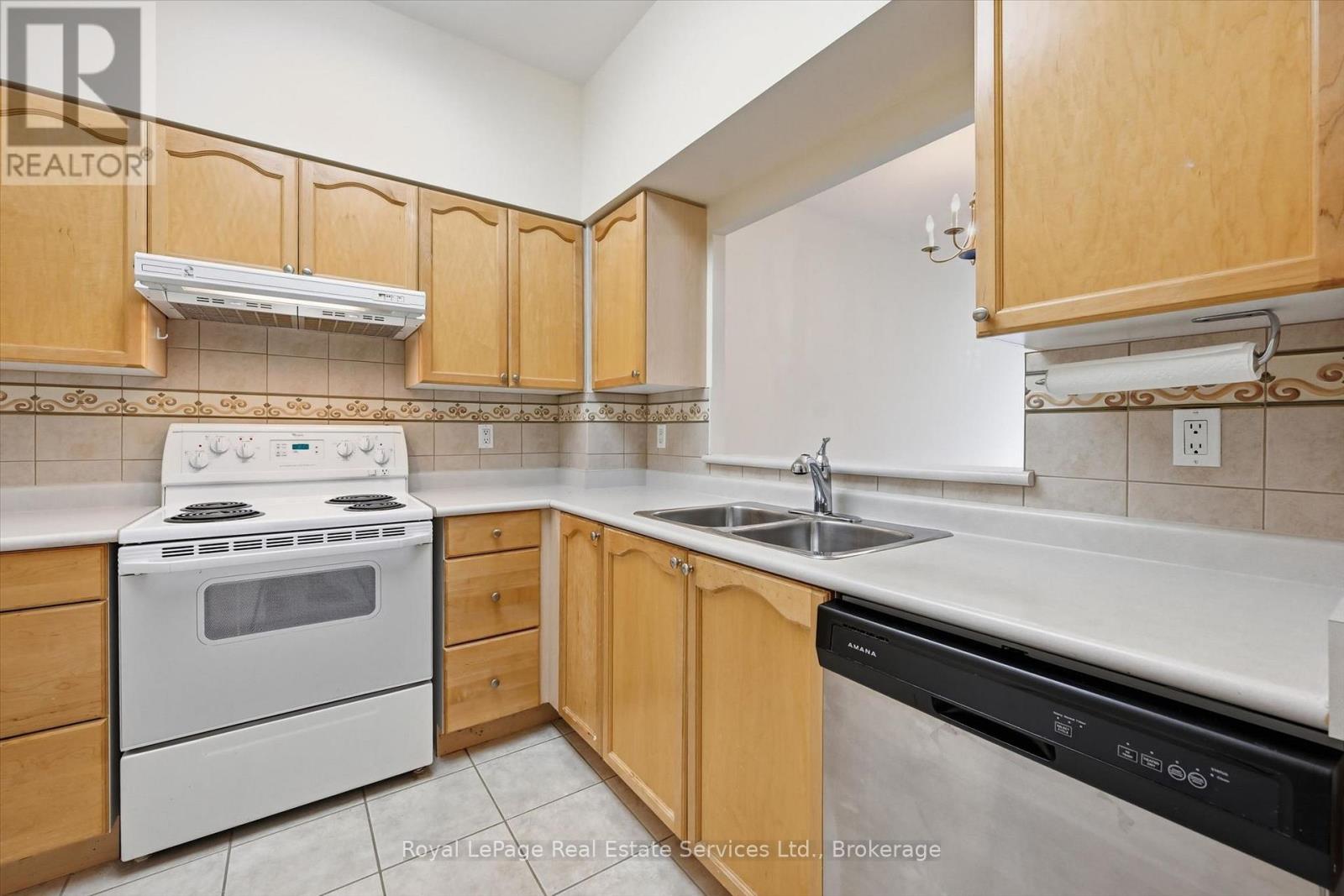 1510 - 100 Burloak Drive, Burlington, Ontario  L7L 6P6 - Photo 3 - W13751656