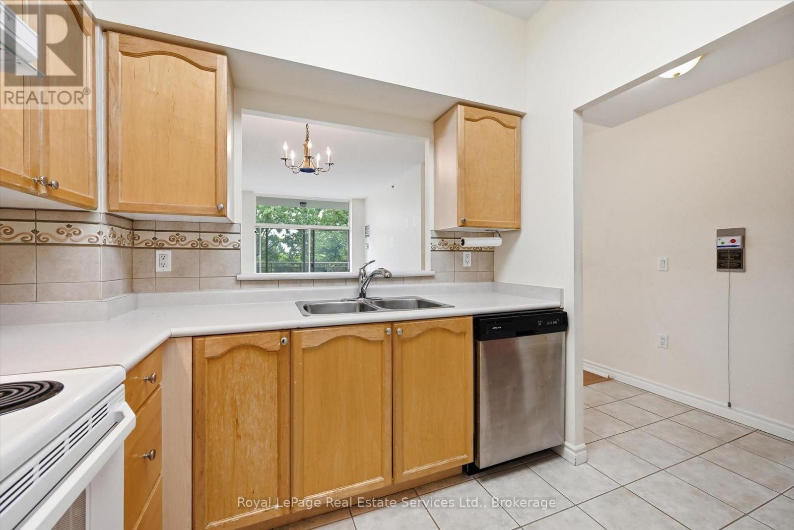1510 - 100 Burloak Drive, Burlington, Ontario  L7L 6P6 - Photo 5 - W13751656