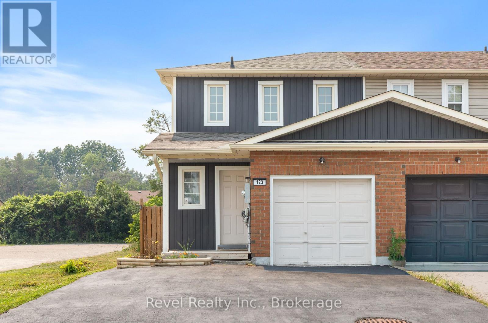 123 ALBERT STREET S, Kawartha Lakes, Ontario