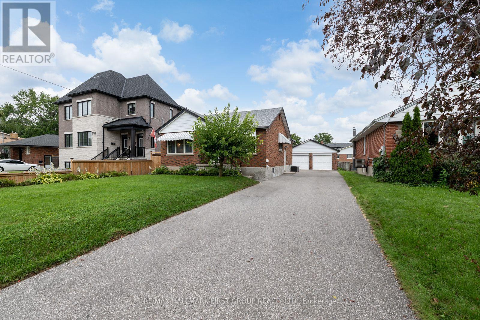 205 Farewell Street, Oshawa, Ontario  L1H 6L6 - Photo 3 - E13751652