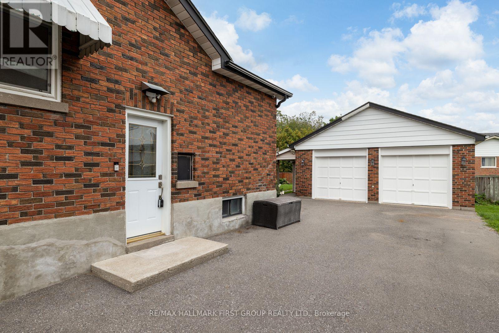 205 Farewell Street, Oshawa, Ontario  L1H 6L6 - Photo 35 - E13751652