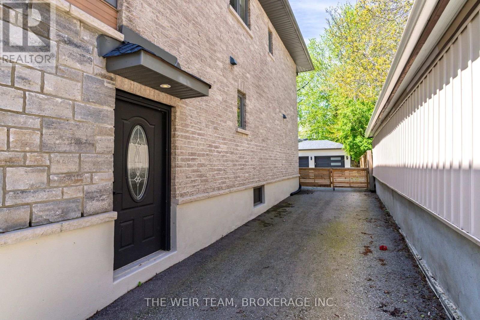 92 Gradwell Drive, Toronto, Ontario  M1M 2N2 - Photo 39 - E13751698
