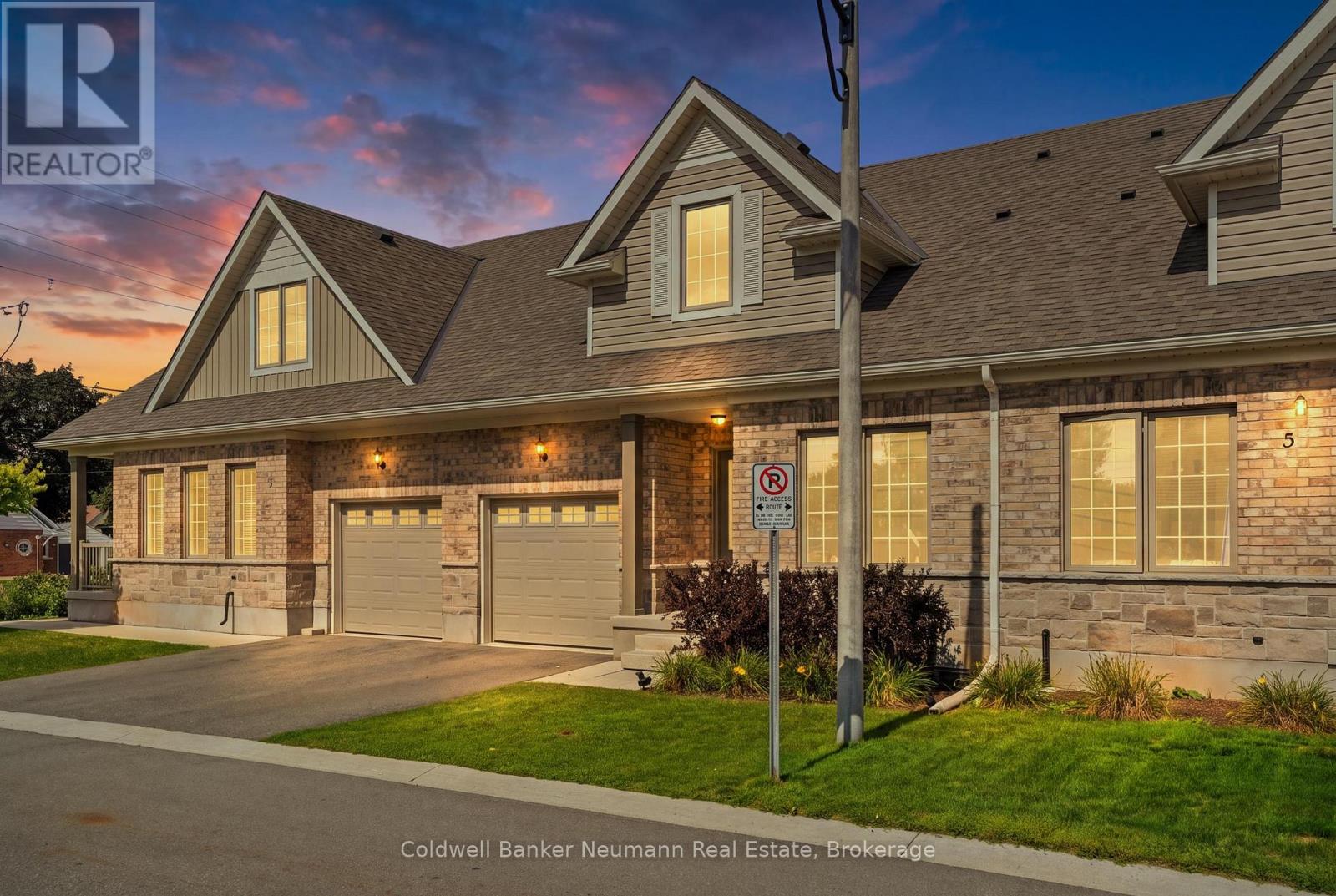 3 Braida Lane, Halton Hills, Ontario L7J 0B7 - Photo 2 - W13751640