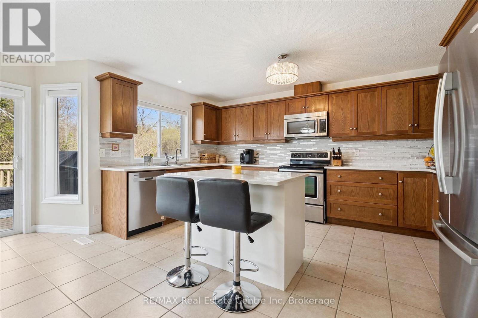 556 Black Street, Centre Wellington, Ontario  N1M 0A3 - Photo 3 - X13751638